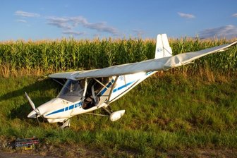 Flugzeug bei Landeanflug verunglückt - 