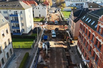 Flurstraße/Kreuzung Reichenbacher Straße in Zwickau: Vollsperrung bleibt weiter notwendig - Die Straßenbauarbeiten liegen laut Tiefbauamt im Zeitplan.