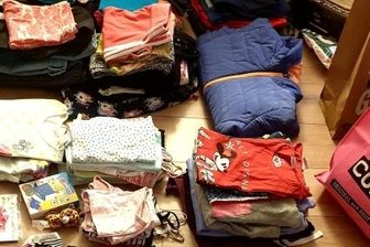 Fluthilfe aus Mittelsachsen kommt an - Der Faschingsclub Penig sammelte Kindersachen, mit denen die beiden Mädchen aus Euskirchen nun in Penig versorgt werden.