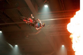 FMX-Sportler Luc Ackermann und sein Team bieten spektakuläre Stunts in der Messe Chemnitz - 