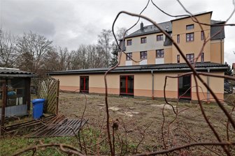 Fördergeld vermutlich futsch: St. Egidien soll halbe Million Euro zurückgeben - Der Krippenanbau Bahnhofstraße 13 ist – ebenso wie drei andere Vorhaben – auch drei Jahre nach Baustart nicht fertig. Für dieses Projekt soll St. Egidien deshalb eine knappe halbe Million Euro Fördergeld zurückzahlen. Wie es hier weitergeht, ist momentan völlig offen.