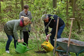 Fördermöglichkeiten der Teichwirtschaft: Info-Veranstaltung in Naturschutzstation Weiditz - Die Naturschutzstation Weiditz mit Geschäftsführerin Dorothea Grimm (M.) lädt zur Info-Veranstaltung ein.
