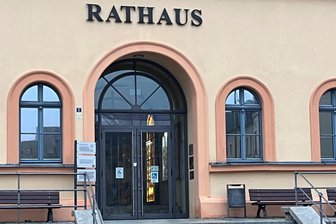 Förderverein Göltzschtalbrücke steht vor verschlossener Tür - Die verschlossene Rathaus-Tür hätte fast den Förderverein Göltzschtalbrücke ausgebremst.