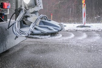 Folge des Glätteunfalls auf A 72: Polizei meldet weiteren Crash - Die befürchtete Unfallhäufung nach dem Wetterumschwung ist laut Polizei ausgeblieben. Aber es krachte auf der A 72.