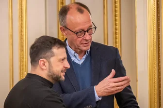 Folgen des Eklats im Weißen Haus für Deutschland: Friedrich Merz muss schnell und entschlossen handeln - Der wahrscheinlich künftige Bundeskanzler Friedrich Merz (links), hier bei einem Besuch beim ukrainischen Präsidenten Wolodymyr Selenskyj in Kiew, steht vor schwierigen Entscheidungen in der Sicherheits- und Ukraine-Politik.