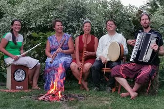 Folk aus aller Herren Länder: Urtrunk spielt am Freitag im Erdalchimistenclub Freiberg auf - Die Folk-Band Urtrunk wurde 1996 gegründet und spielt seit vielen Jahren in Clubs, bei Volksfesten und Familienfeiern auf.