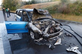 Ford auf der Neefestraße ausgebrannt -