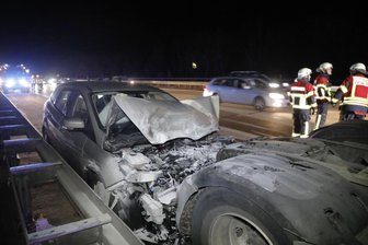 Ford fährt auf A4 auf Laster auf - Kurz nach der Anschlussstelle Chemnitz-Ost war auf der A4 am Sonntag ein Ford auf einen Laster aufgefahren.