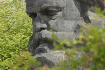 Forderung für die Chemnitzer Brückenstraße: Mehr Grün rund ums Monument - Marx im Grünen - eine solche Perspektive bietet sich bislang nur aus ganz besonderem Blickwinkel. 