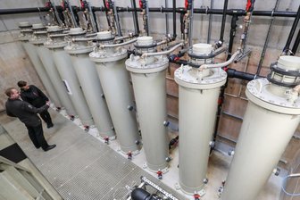 Forderung: Heißes Grubenwasser statt Gas - Diese geothermische Anlage wird zur Nutzung von Flutungswässern aus den Abbauhohlräumen des Zwickauer Steinkohlenreviers eingesetzt. So könnte auch das "Actinon" beheizt werden.