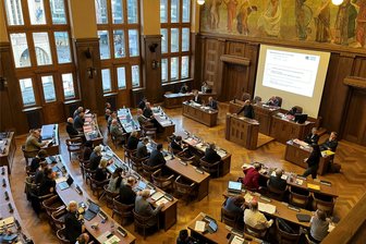 Forderung nach Ausstieg aus Kulturhauptstadt von rechtsextremer Fraktion und die Debatte im Chemnitzer Stadtrat - Blick in den Stadtverordnetensaal. Der Antrag der Fraktion Pro Chemnitz/Freie Sachsen sorgte für eine hitzige Debatte.