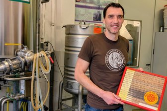 Forschung zum Genießen: Wie in Freiberg das TU-Bier „Reicher Zecher“ entstand - Ronny Schimpke braut die beiden exklusiven Biere der TU Freiberg.
