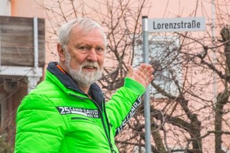 Forschungen zur Ortsgeschichte führen zu Straßenumbenennung - Jürgen Beyer, Vorsitzender des Heimat- und Geschichtsvereins Neukirchen, ist bei seinen Forschungen auf dienationalsozialistische Vergangenheit des Neukirchener Unternehmers Felix Lorenz gestoßen. Der Gemeinderatreagierte. Die Lorenzstraße wird künftig "Alfred-Schreiber-Straße" heißen. 