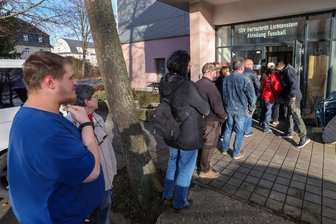 Fortschritt Lichtenstein meldet: Heimbereich für Sachsenpokalspiel gegen Aue ist ausverkauft - Für diese Anhänger hat sich am vergangenen Donnerstag das Anstehen nach Karten gelohnt. Der Heimblock ist ausverkauft.