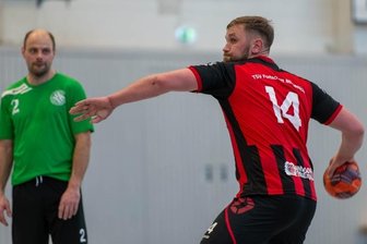 Fortschritt stolpert im Halbfinale - Mittweidas Philipp Rogler (r.) erzielte in Limbach-Oberfrohna die meisten TSV-Treffer (7), vergab aber zur Unzeit einen Siebenmeter.