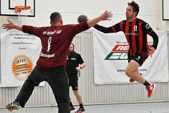 Fortschritt wieder obenauf? - Auch auf die Tore des Mittweidaers Kay Schröder (r.) wird es am Samstag ankommen. Die TSV-Männer wollen in die Erfolgsspur zurück.
