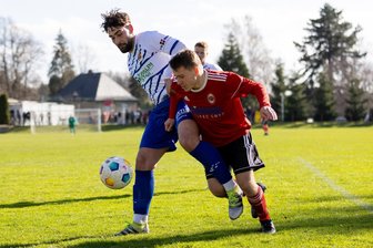 Fortuna Langenau möchte in Hartmannsdorf alles in Bewegung setzen - Auf Hans Schmieder (r.), hier im Heimspiel gegen Riesa, ruhen als torgefährlicher Spielmacher die Hoffnungen für die letzten Spiele.