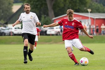Fortuna-Trainer: Fußball kann grausam sein - Ließ die Langenauer zwischenzeitlich hoffen: Hans Schmieder (r.), der in der 71. Minute den 2:2-Ausgleich erzielt hatte. 