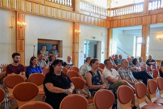 Forum zur Bürgermeisterwahl in Elsterberg: Ein Kandidat entschuldigt sich - Nur verhalten war das Interesse der Einwohner, den Kandidaten noch einmal auf den Zahn zu fühlen. Dabei lagen die aussichtsreichsten Bewerber nach dem ersten Wahlgang nahezu gleichauf.