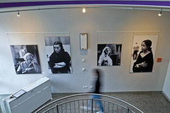 Fotofreunde kommen in Hohenstein-Ernstthal derzeit doppelt auf ihre Kosten - Porträts, Landschaften und Szenen der Chemnitzer Fotografin Sieglinde Gemarius de Kepper werden derzeit in der Ausstellungsreihe „Kunst im Rathaus“ gezeigt.