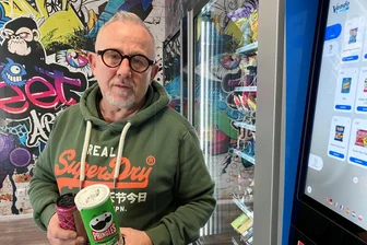 Fotograf wird zum Automaten-Pionier in Oelsnitz - Fotograf Jürgen Löhnert hat in Oelsnitz den ersten Automatenladen der Stadt eröffnet.