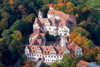 Fotoprojekt „Willkommen in Glauchau“ läuft bis Ende September - Das Glauchauer Doppelschloss aus der Luft.