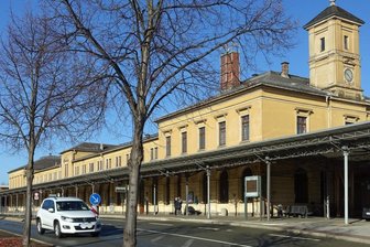 Fotorätsel 1334: In welcher Stadt steht dieser Bahnhof? -