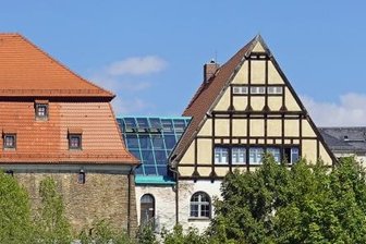 Fotorätsel 1375: Wie kam das Plauener Malzhaus zu seinem Namen? - Zwei herausragende Plauener Gebäude aus der Sicht von der früheren Hempelschen Fabrik zeigt das Rätselfoto in dieser Woche. 