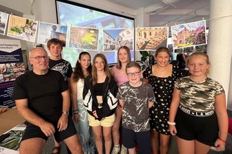 Fotoschau im City-Treff: So haben Sie Reichenbach noch nie gesehen - Der Foto-Club bei der Vernissage (von links): Leiter Falk Herrmann, Ferdinand Grimm, Clarissa Walther, Franziska Eichler, Carolin Spreitzer, Clemens Michel, Luisa Mothes und Emma Buchhold.