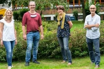 Fotoschau Perspektiva: Der Fokus liegt auf Freundschaft - Sie halfen den Schülern: Grafikerin Stefanie Hartmann, Künstler Rolf Büttner, Designerin Constanze Riedel-Sturge und Fotograf Dirk Hanus (von links). 