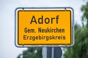 Fotovoltaik-Anlage in Adorf: Einwohner können ihre Bedenken äußern - Eine privat geplante Fotovoltaik-Anlage sorgt in Adorf seit Längerem für Diskussionen unter den Einwohnern. Im Gemeinderat wurde nun eine Entscheidung getroffen, wodurch jeder seine Bedenken öffentlich äußern kann.