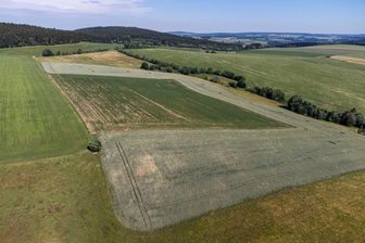 Fotovoltaik-Anlage könnte Strom für 7500 Haushalte liefern - Auf dieser Fläche soll die Fotovoltaik-Freiflächenanlage in Cranzahl entstehen - die notwendige Baugenehmigung vorausgesetzt. Der Beschluss zur Aufstellung des Bebauungsplans soll im nächsten Gemeinderat gefasst werden. 
