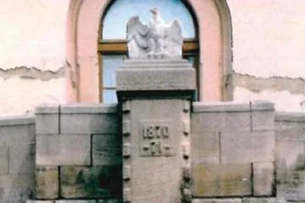 Fragezeichen hinter Denkmal-Zukunft - Das Denkmal für den Deutsch-Französischen Krieg stand bis 2013 am Alten Amtsgericht.