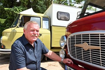 Framo und Barkas zurück am Fließband: Oldtimer-Treffen 90 Jahre Fahrzeugbau in Hainichen - Steffen Rauter war der letzte Werkleiter bei Barkas in Hainichen. 1974 hatte er als Lehrling in Frankenberg begonnen. Am Wochenende freut er sich auf viele Framo und B 1000 auf dem einstigen Werksgelände in Hainichen.