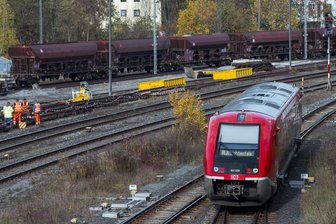 Franken-Sachsen-Magistrale: Wie geht es mit der Elektrifizierung der Bahnstrecke weiter? - Die Franken-Sachsen-Magistrale von Nürnberg nach Dresden ist im bayerischen Abschnitt immer noch nicht elektrifiziert.