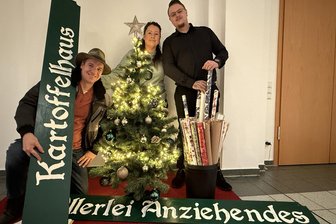 Frankenberg: Aus diesen Gründen führt kein Weg am Weihnachtsmarkt vorbei - Jens Richter, Anna Häußler und Maximilian Koch (v.l.) von der Frankenberger Kulturgesellschaft sind schon im Weihnachtsfieber.