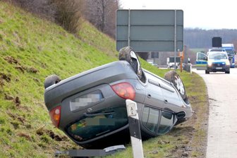 Frankenberg: Auto kommt von A4 ab -