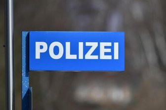 Frankenberg: Autoteile im großen Umfang gestohlen - Mehrere unbekannte Täter stahlen in der Nacht von vergangenem Sonntag auf Montag mehrere Autoteile von einem Firmengelände an der Chemnitzer Straße in Frankenberg.