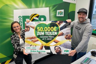 Frankenberg: Broken Beat Crew bekommt 1000 Euro von Morningshow - Die Moderatoren Mandy Volkmann und Tino Rockenberg übergeben den Frankenberger Breakdancern 1000 Euro.