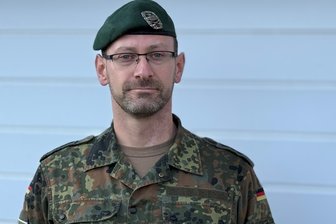 Frankenberg: Das sind die Herausforderungen beim Adventskonzert der Bundeswehr - Oberfeldwebel Daniel organisierte das 30. Adventskonzert der Panzergrenadierbrigade 37 in Frankenberg.