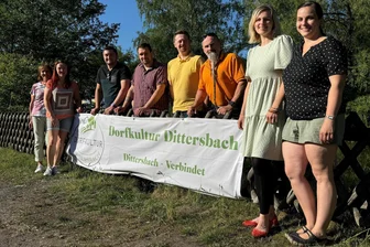 Frankenberg: Dittersbacher kurbeln Dorfleben mit neuem Verein an - Gründungsmitglieder des Vereins Dorfkultur Dittersbach: Ilona Eichler, Kerstin Haut-Hentschel, Stefan Schubert, Falko Eberlein, Hendrik Haubold, Holger Poch, Stephanie Selbig und Anne Hermann (v. l.).