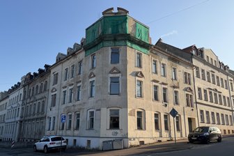 Frankenberg: Fallen zwei weitere marode Häuser? - Das marode Eckhaus Winklerstraße 21 in Frankenberg.