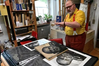 Frankenberg: Fleischeslust in der Stadtgalerie - Lichtblau bei „Kunst offen“ 2022 in Niederwiesa.