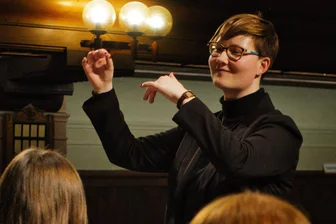 Frankenberg freut sich auf die Bläserweihnacht - Franka Hilger ist die neue Dirigentin und musikalische Leiterin des Sinfonischen Blasorchesters Frankenberg.