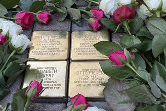 Frankenberg: Frisch verlegte Stolpersteine schon wieder weg - Die vier Stolpersteine erinnern an Familie Fickert, die in Sachsenburg wohnte. Vor wenigen gesetzt - sind sie jetzt schon wieder verschwunden.
