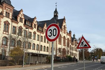 Frankenberg: Fuß vom Gas vor dem Bildungszentrum - Vor dem Bildungszentrum wurde nun die Höchstgeschwindigkeit begrenzt.