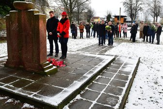 Frankenberg: Kranzniederlegung im Volkspark - Auch 2015 wurde schon im Volkspark mit einer Kranzniederlegung an die Opfer des Nationalsozialismus erinnert.