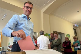 Frankenberg: So will der Bürgermeister mit dem neuen Stadtrat zusammenarbeiten - Oliver Gerstner bei der Stimmabgabe im Martin-Luther-Gymnasium Frankenberg.