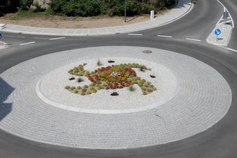 Frankenberg: Stadtverwaltung verändert Bepflanzung auf neuem Kreisverkehr - Einige Nutzer hatten in der Bepflanzung ein Hakenkreuz erkannt.