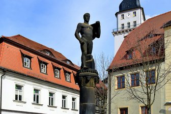 Frankenberg: Was der „Nacksche Mann“ im Internet zu suchen hat - Der Marktbrunnen in Frankenberg mit dem „Nackschen Mann“.
